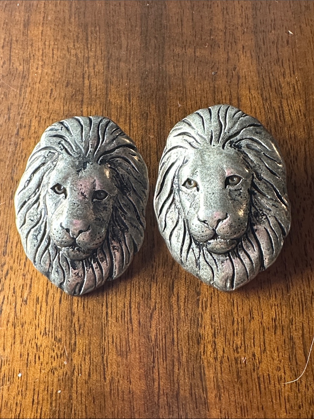 Vintage 80s Lion Head Stud Earrings in Antique Silver Tone